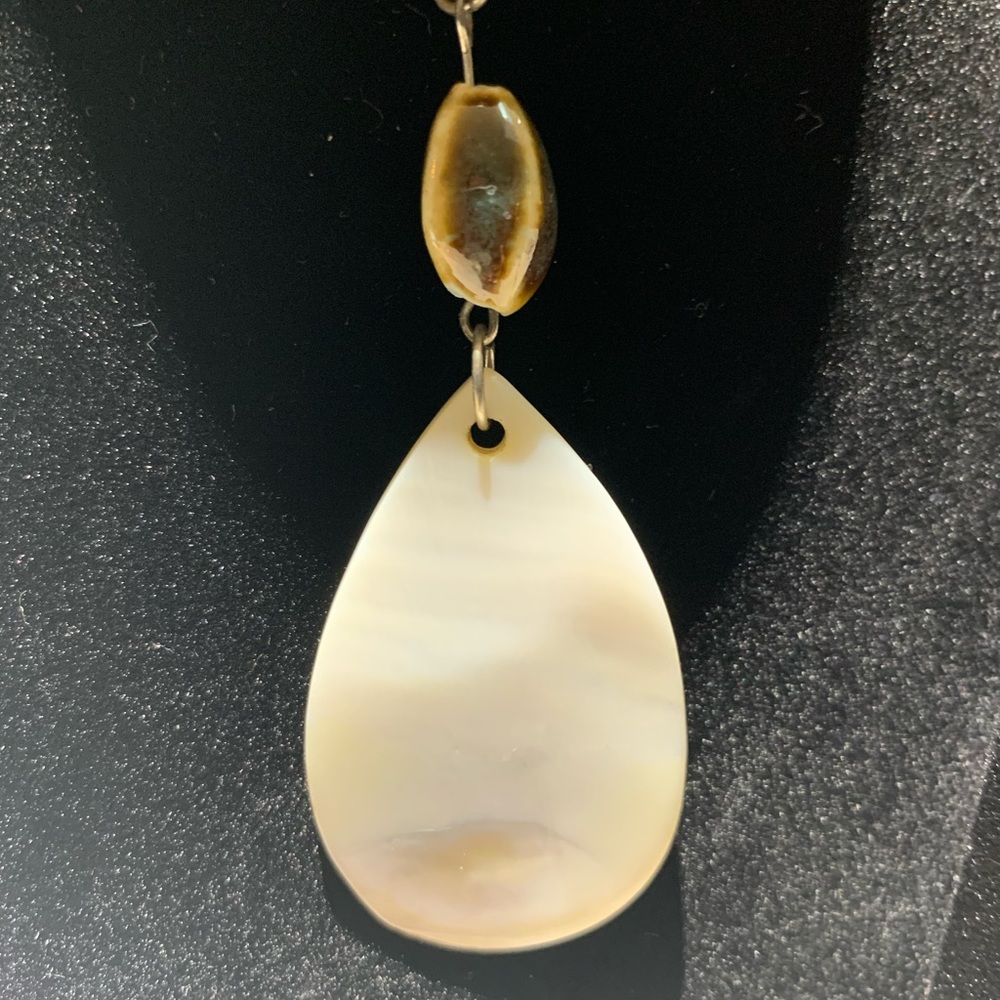 Shell Necklace and Earring Set - Picture 3 of 3
